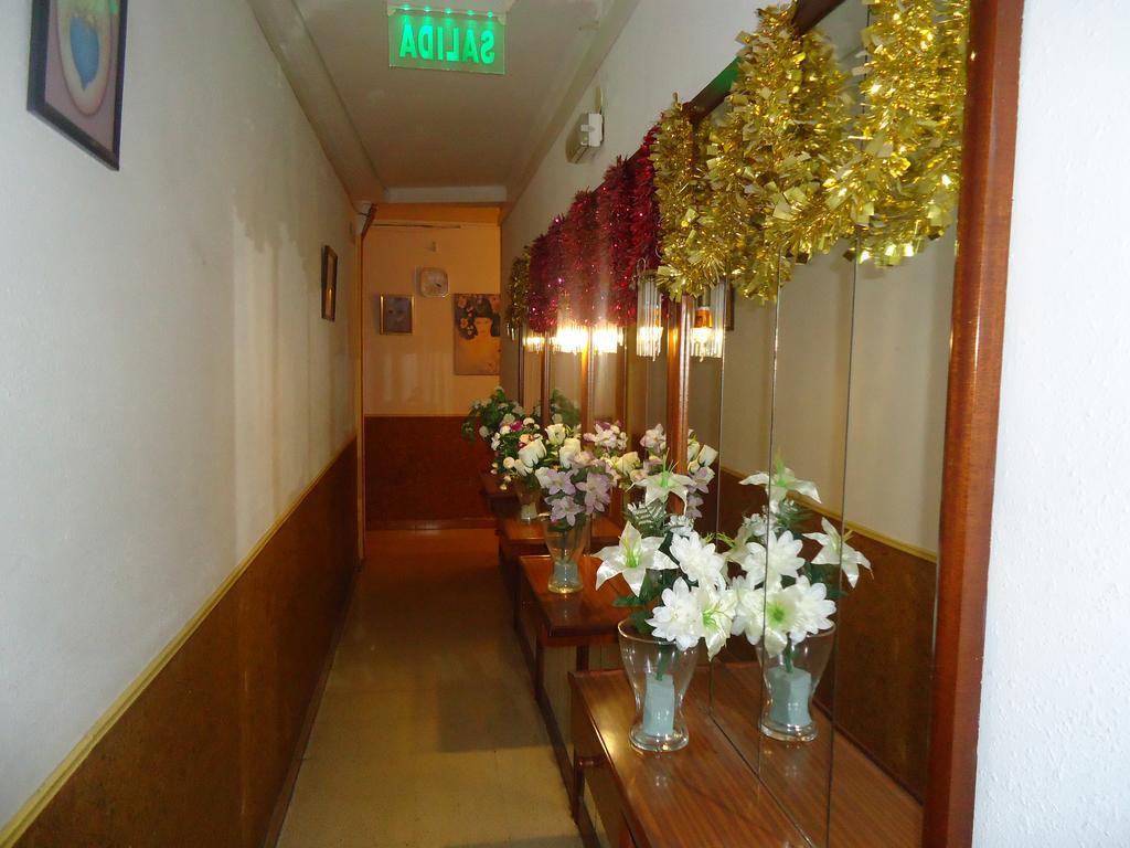 Hotel Pension Mode Lleida Extérieur photo