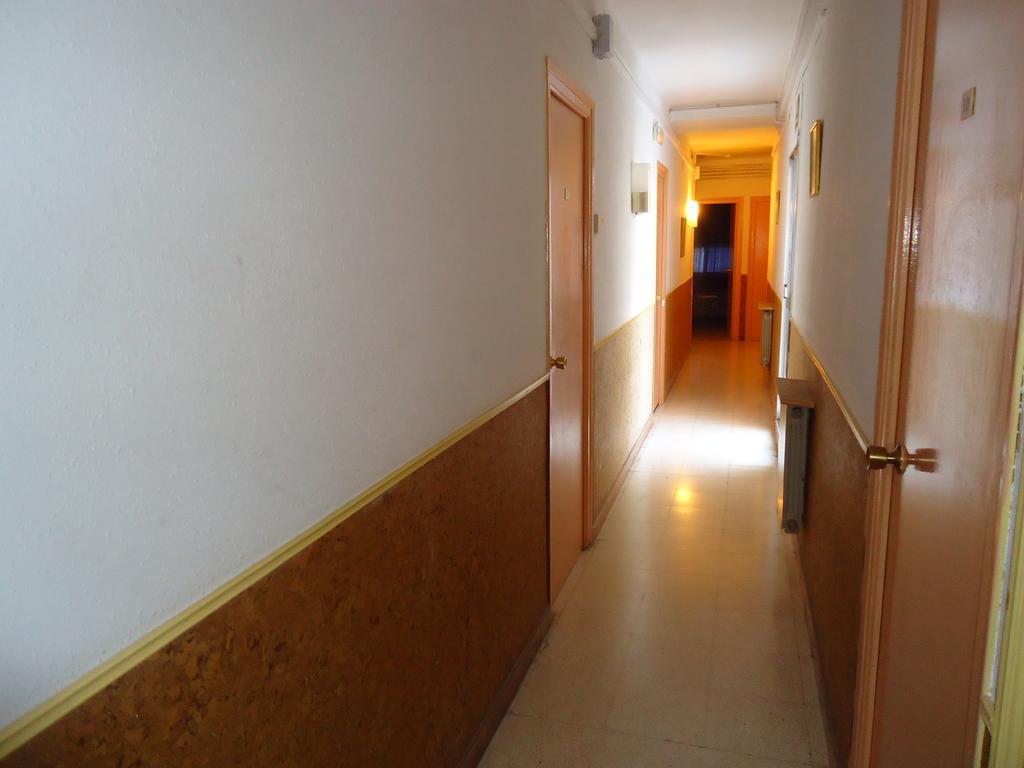 Hotel Pension Mode Lleida Extérieur photo
