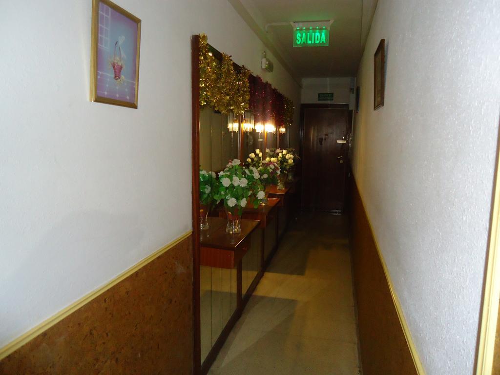 Hotel Pension Mode Lleida Extérieur photo
