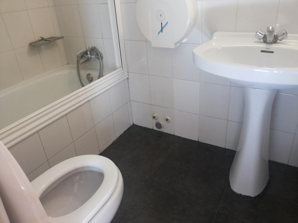 Hotel Pension Mode Lleida Extérieur photo