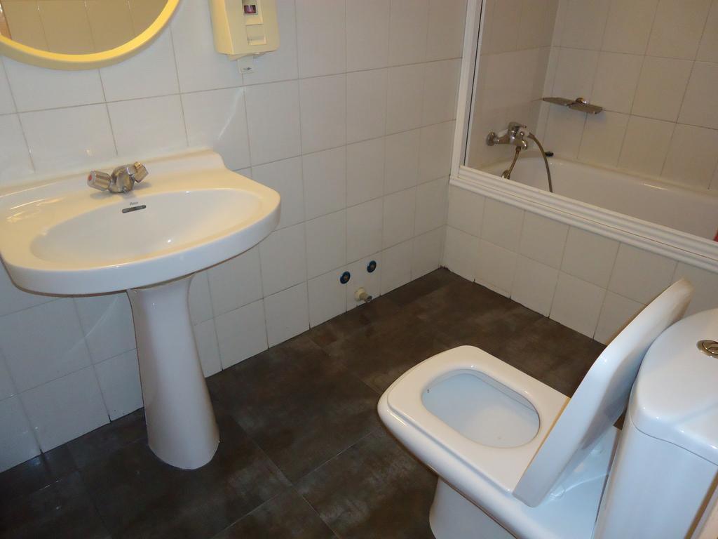 Hotel Pension Mode Lleida Extérieur photo